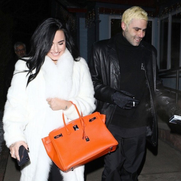 Exclusif - Demi Lovato et son compagnon Henri Levy sortent d'un dîner en amoureux à Aspen le 2 janvier 2019. 