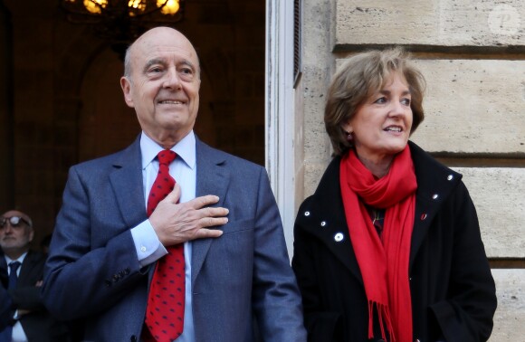 L'ancien premier ministre et maire de Bordeaux Alain Juppé et sa femme Isabelle recçoivent les Bordelais dans la cour de l'hôtel de ville avant de quitter définitivement le poste de maire afin d'être membre du conseil constitutionnel, le 7 Mars 2019 à Bordeaux. © Patrick Bernard-Fabien Cottereau/ Bestimage