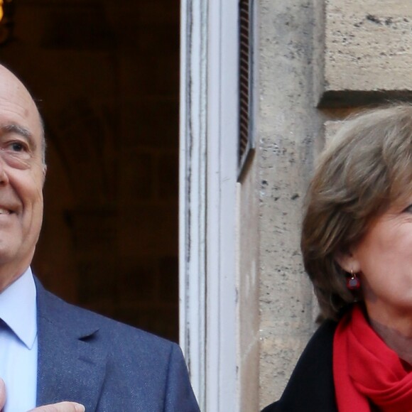 L'ancien premier ministre et maire de Bordeaux Alain Juppé et sa femme Isabelle recçoivent les Bordelais dans la cour de l'hôtel de ville avant de quitter définitivement le poste de maire afin d'être membre du conseil constitutionnel, le 7 Mars 2019 à Bordeaux. © Patrick Bernard-Fabien Cottereau/ Bestimage