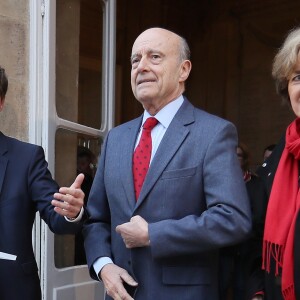 L'ancien premier ministre et maire de Bordeaux Alain Juppé et sa femme Isabelle recçoivent les Bordelais dans la cour de l'hôtel de ville avant de quitter définitivement le poste de maire afin d'être membre du conseil constitutionnel, le 7 Mars 2019 à Bordeaux. © Patrick Bernard-Fabien Cottereau/ Bestimage