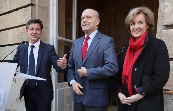 L'ancien premier ministre et maire de Bordeaux Alain Juppé et sa femme Isabelle recçoivent les Bordelais dans la cour de l'hôtel de ville avant de quitter définitivement le poste de maire afin d'être membre du conseil constitutionnel, le 7 Mars 2019 à Bordeaux. © Patrick Bernard-Fabien Cottereau/ Bestimage