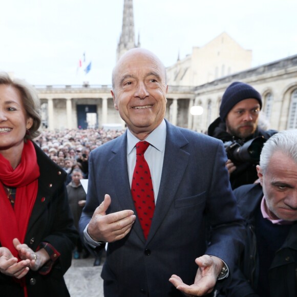 L'ancien premier ministre et maire de Bordeaux Alain Juppé et sa femme Isabelle recçoivent les Bordelais dans la cour de l'hôtel de ville avant de quitter définitivement le poste de maire afin d'être membre du conseil constitutionnel, le 7 Mars 2019 à Bordeaux. © Patrick Bernard-Fabien Cottereau/ Bestimage