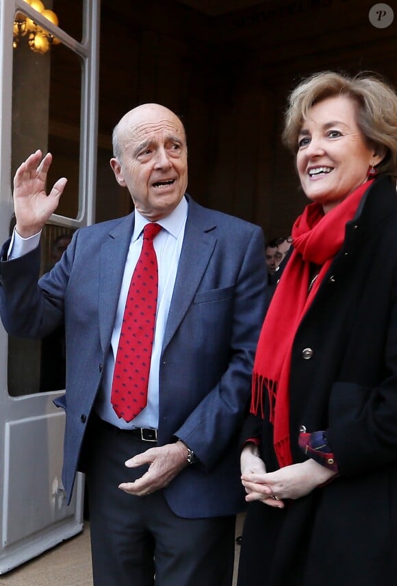 L'ancien premier ministre et maire de Bordeaux Alain Juppé et sa femme Isabelle recçoivent les Bordelais dans la cour de l'hôtel de ville avant de quitter définitivement le poste de maire afin d'être membre du conseil constitutionnel, le 7 Mars 2019 à Bordeaux. © Patrick Bernard-Fabien Cottereau/ Bestimage