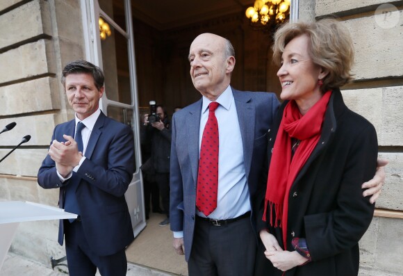 L'ancien premier ministre et maire de Bordeaux Alain Juppé et sa femme Isabelle recçoivent les Bordelais dans la cour de l'hôtel de ville avant de quitter définitivement le poste de maire afin d'être membre du conseil constitutionnel, le 7 Mars 2019 à Bordeaux. © Patrick Bernard-Fabien Cottereau/ Bestimage
