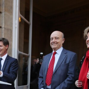 L'ancien premier ministre et maire de Bordeaux Alain Juppé et sa femme Isabelle recçoivent les Bordelais dans la cour de l'hôtel de ville avant de quitter définitivement le poste de maire afin d'être membre du conseil constitutionnel, le 7 Mars 2019 à Bordeaux. © Patrick Bernard-Fabien Cottereau/ Bestimage