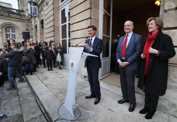 L'ancien premier ministre et maire de Bordeaux Alain Juppé et sa femme Isabelle recçoivent les Bordelais dans la cour de l'hôtel de ville avant de quitter définitivement le poste de maire afin d'être membre du conseil constitutionnel, le 7 Mars 2019 à Bordeaux. © Patrick Bernard-Fabien Cottereau/ Bestimage