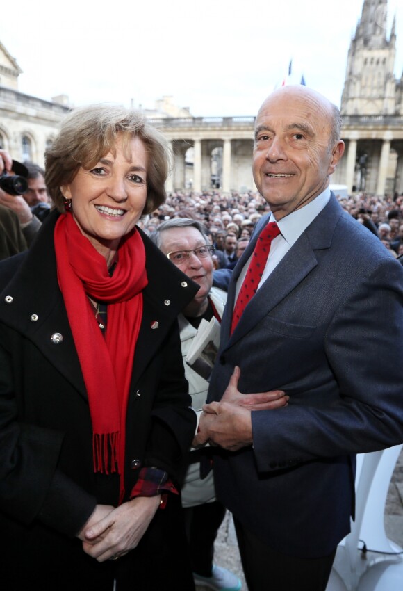 L'ancien premier ministre et maire de Bordeaux Alain Juppé et sa femme Isabelle recçoivent les Bordelais dans la cour de l'hôtel de ville avant de quitter définitivement le poste de maire afin d'être membre du conseil constitutionnel, le 7 Mars 2019 à Bordeaux. © Patrick Bernard-Fabien Cottereau/ Bestimage