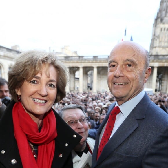 L'ancien premier ministre et maire de Bordeaux Alain Juppé et sa femme Isabelle recçoivent les Bordelais dans la cour de l'hôtel de ville avant de quitter définitivement le poste de maire afin d'être membre du conseil constitutionnel, le 7 Mars 2019 à Bordeaux. © Patrick Bernard-Fabien Cottereau/ Bestimage