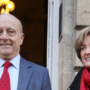 L'ancien premier ministre et maire de Bordeaux Alain Juppé et sa femme Isabelle recçoivent les Bordelais dans la cour de l'hôtel de ville avant de quitter définitivement le poste de maire afin d'être membre du conseil constitutionnel, le 7 Mars 2019 à Bordeaux. © Patrick Bernard-Fabien Cottereau/ Bestimage