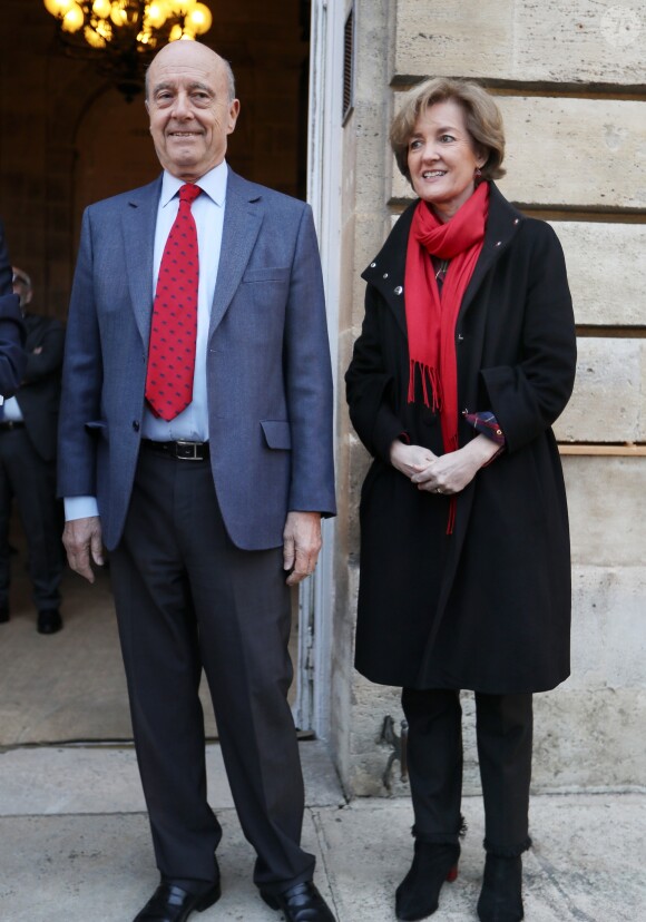 L'ancien premier ministre et maire de Bordeaux Alain Juppé et sa femme Isabelle recçoivent les Bordelais dans la cour de l'hôtel de ville avant de quitter définitivement le poste de maire afin d'être membre du conseil constitutionnel, le 7 Mars 2019 à Bordeaux. © Patrick Bernard-Fabien Cottereau/ Bestimage