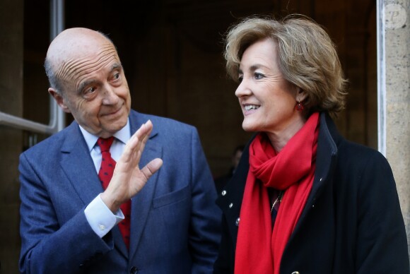 L'ancien premier ministre et maire de Bordeaux Alain Juppé et sa femme Isabelle recçoivent les Bordelais dans la cour de l'hôtel de ville avant de quitter définitivement le poste de maire afin d'être membre du conseil constitutionnel, le 7 Mars 2019 à Bordeaux. © Patrick Bernard-Fabien Cottereau/ Bestimage