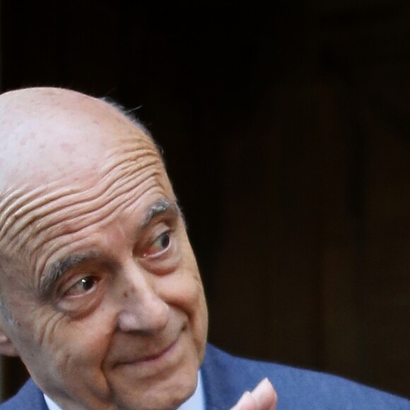 L'ancien premier ministre et maire de Bordeaux Alain Juppé et sa femme Isabelle recçoivent les Bordelais dans la cour de l'hôtel de ville avant de quitter définitivement le poste de maire afin d'être membre du conseil constitutionnel, le 7 Mars 2019 à Bordeaux. © Patrick Bernard-Fabien Cottereau/ Bestimage
