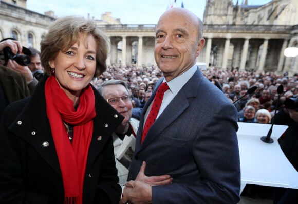 L'ancien premier ministre et maire de Bordeaux Alain Juppé et sa femme Isabelle recçoivent les Bordelais dans la cour de l'hôtel de ville avant de quitter définitivement le poste de maire afin d'être membre du conseil constitutionnel, le 7 Mars 2019 à Bordeaux. © Patrick Bernard-Fabien Cottereau/ Bestimage