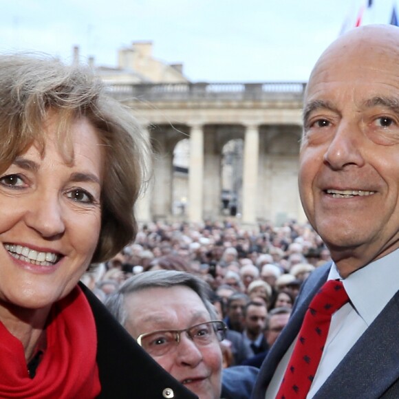 L'ancien premier ministre et maire de Bordeaux Alain Juppé et sa femme Isabelle recçoivent les Bordelais dans la cour de l'hôtel de ville avant de quitter définitivement le poste de maire afin d'être membre du conseil constitutionnel, le 7 Mars 2019 à Bordeaux. © Patrick Bernard-Fabien Cottereau/ Bestimage