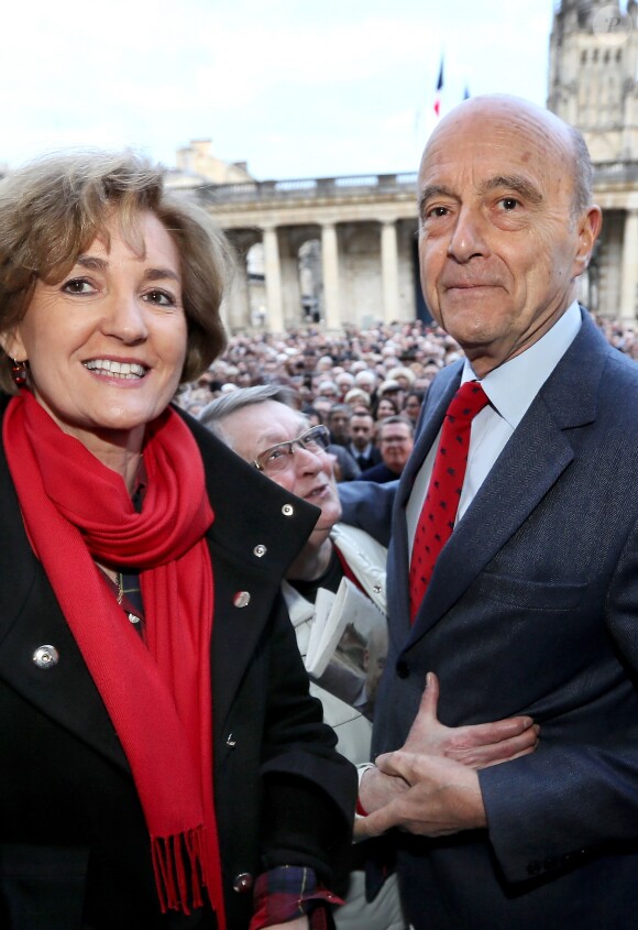 L'ancien premier ministre et maire de Bordeaux Alain Juppé et sa femme Isabelle recçoivent les Bordelais dans la cour de l'hôtel de ville avant de quitter définitivement le poste de maire afin d'être membre du conseil constitutionnel, le 7 Mars 2019 à Bordeaux. © Patrick Bernard-Fabien Cottereau/ Bestimage