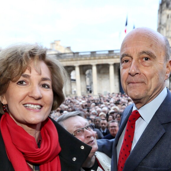 L'ancien premier ministre et maire de Bordeaux Alain Juppé et sa femme Isabelle recçoivent les Bordelais dans la cour de l'hôtel de ville avant de quitter définitivement le poste de maire afin d'être membre du conseil constitutionnel, le 7 Mars 2019 à Bordeaux. © Patrick Bernard-Fabien Cottereau/ Bestimage