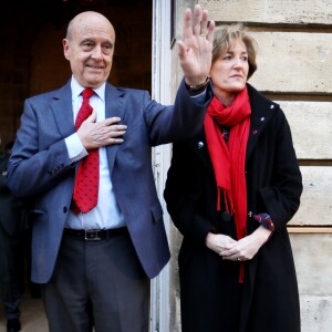 L'ancien premier ministre et maire de Bordeaux Alain Juppé et sa femme Isabelle recçoivent les Bordelais dans la cour de l'hôtel de ville avant de quitter définitivement le poste de maire afin d'être membre du conseil constitutionnel, le 7 Mars 2019 à Bordeaux. © Patrick Bernard-Fabien Cottereau/ Bestimage