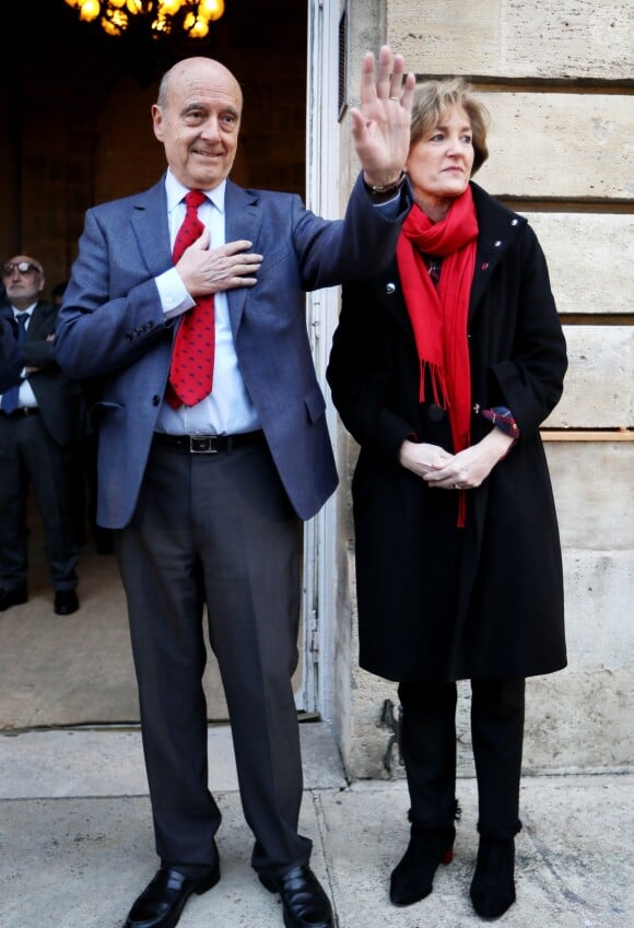 L'ancien premier ministre et maire de Bordeaux Alain Juppé et sa femme Isabelle recçoivent les Bordelais dans la cour de l'hôtel de ville avant de quitter définitivement le poste de maire afin d'être membre du conseil constitutionnel, le 7 Mars 2019 à Bordeaux. © Patrick Bernard-Fabien Cottereau/ Bestimage