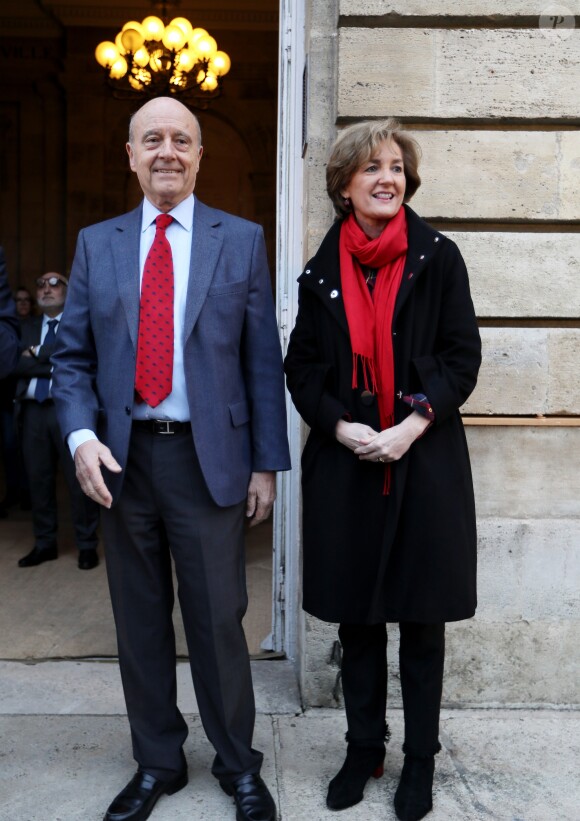 L'ancien premier ministre et maire de Bordeaux Alain Juppé et sa femme Isabelle recçoivent les Bordelais dans la cour de l'hôtel de ville avant de quitter définitivement le poste de maire afin d'être membre du conseil constitutionnel, le 7 Mars 2019 à Bordeaux. © Patrick Bernard-Fabien Cottereau/ Bestimage