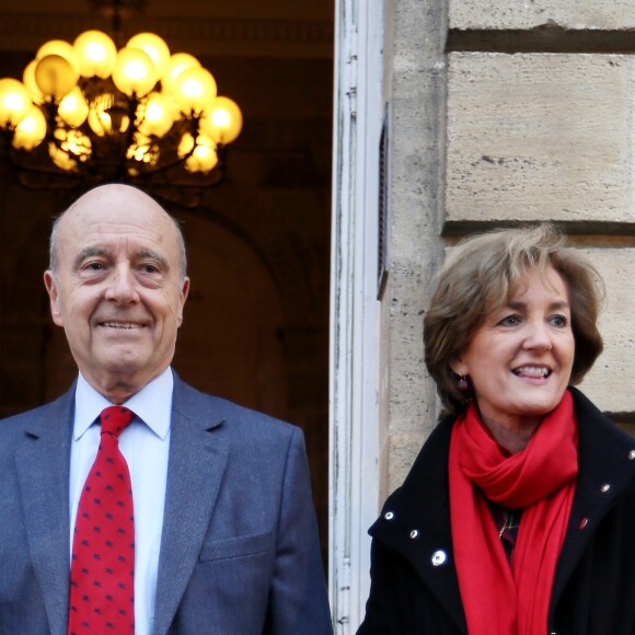 L'ancien premier ministre et maire de Bordeaux Alain Juppé et sa femme Isabelle recçoivent les Bordelais dans la cour de l'hôtel de ville avant de quitter définitivement le poste de maire afin d'être membre du conseil constitutionnel, le 7 Mars 2019 à Bordeaux. © Patrick Bernard-Fabien Cottereau/ Bestimage