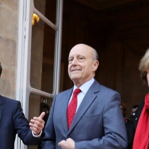 L'ancien premier ministre et maire de Bordeaux Alain Juppé et sa femme Isabelle recçoivent les Bordelais dans la cour de l'hôtel de ville avant de quitter définitivement le poste de maire afin d'être membre du conseil constitutionnel, le 7 Mars 2019 à Bordeaux. © Patrick Bernard-Fabien Cottereau/ Bestimage