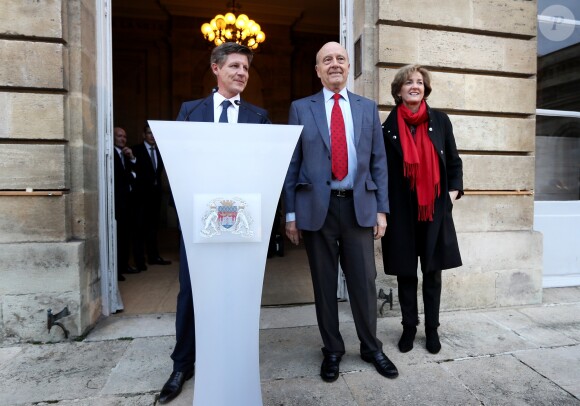 L'ancien premier ministre et maire de Bordeaux Alain Juppé et sa femme Isabelle recçoivent les Bordelais dans la cour de l'hôtel de ville avant de quitter définitivement le poste de maire afin d'être membre du conseil constitutionnel, le 7 Mars 2019 à Bordeaux. © Patrick Bernard-Fabien Cottereau/ Bestimage