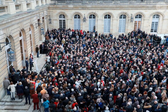 L'ancien premier ministre et maire de Bordeaux Alain Juppé et sa femme Isabelle recçoivent les Bordelais dans la cour de l'hôtel de ville avant de quitter définitivement le poste de maire afin d'être membre du conseil constitutionnel, le 7 Mars 2019 à Bordeaux. © Patrick Bernard-Fabien Cottereau/ Bestimage