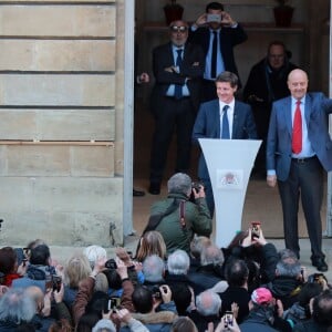 L'ancien premier ministre et maire de Bordeaux Alain Juppé et sa femme Isabelle recçoivent les Bordelais dans la cour de l'hôtel de ville avant de quitter définitivement le poste de maire afin d'être membre du conseil constitutionnel, le 7 Mars 2019 à Bordeaux. © Patrick Bernard-Fabien Cottereau/ Bestimage