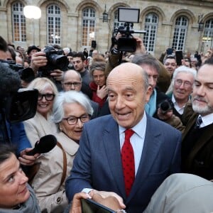 L'ancien premier ministre et maire de Bordeaux Alain Juppé et sa femme Isabelle recçoivent les Bordelais dans la cour de l'hôtel de ville avant de quitter définitivement le poste de maire afin d'être membre du conseil constitutionnel, le 7 Mars 2019 à Bordeaux. © Patrick Bernard-Fabien Cottereau/ Bestimage