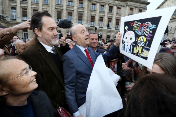 L'ancien premier ministre et maire de Bordeaux Alain Juppé et sa femme Isabelle recçoivent les Bordelais dans la cour de l'hôtel de ville avant de quitter définitivement le poste de maire afin d'être membre du conseil constitutionnel, le 7 Mars 2019 à Bordeaux. © Patrick Bernard-Fabien Cottereau/ Bestimage