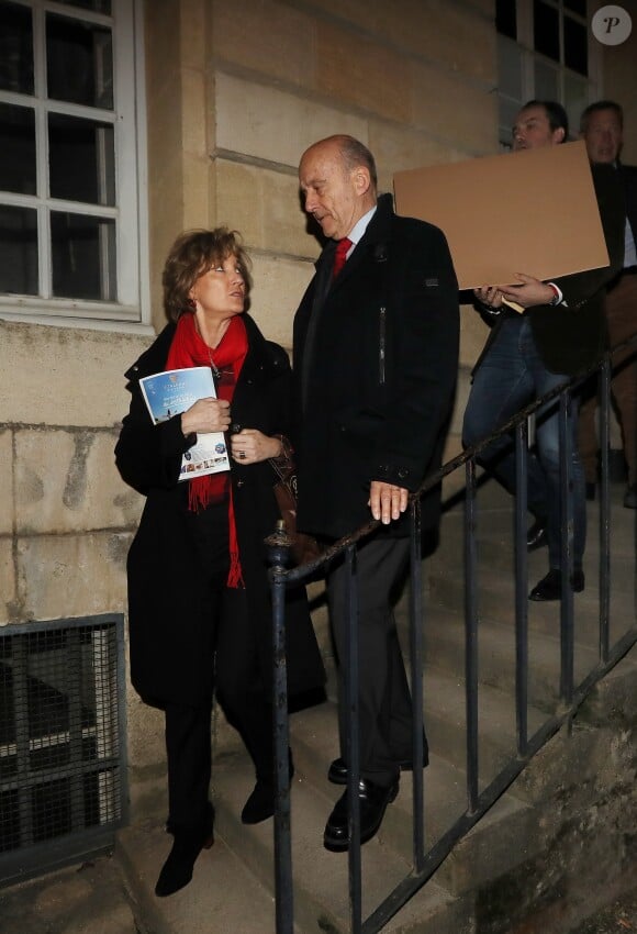 L'ancien premier ministre et maire de Bordeaux Alain Juppé et sa femme Isabelle recçoivent les Bordelais dans la cour de l'hôtel de ville avant de quitter définitivement le poste de maire afin d'être membre du conseil constitutionnel, le 7 Mars 2019 à Bordeaux. © Patrick Bernard-Fabien Cottereau/ Bestimage