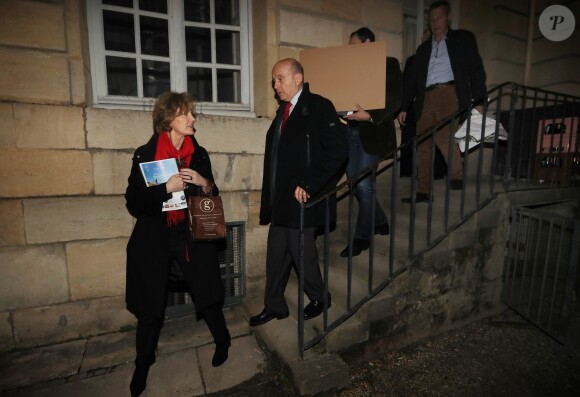 L'ancien premier ministre et maire de Bordeaux Alain Juppé et sa femme Isabelle recçoivent les Bordelais dans la cour de l'hôtel de ville avant de quitter définitivement le poste de maire afin d'être membre du conseil constitutionnel, le 7 Mars 2019 à Bordeaux. © Patrick Bernard-Fabien Cottereau/ Bestimage