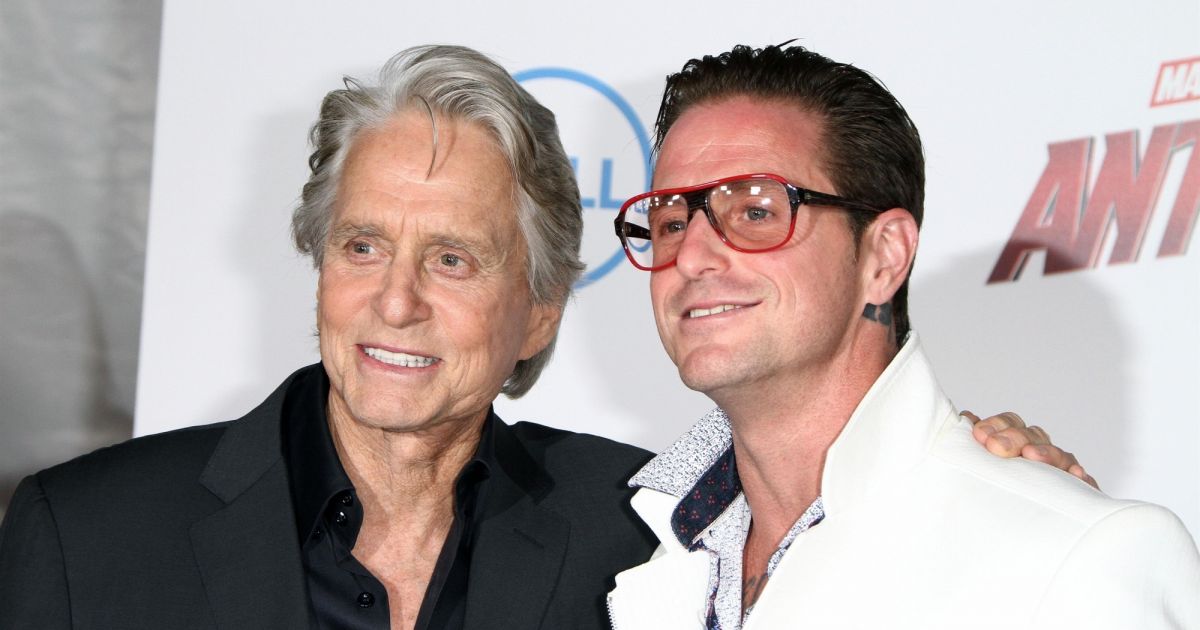 Michael Douglas et son fils Cameron Douglas à la première ...