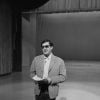 Jacques Bodoin sur un plateau de télévision à Paris, le 5 mars 1964.