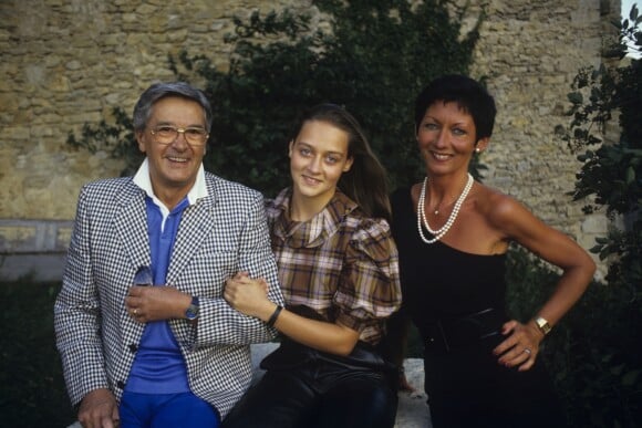Jacques Bodoin avec sa fille Marie et sa femme Michèle à Malaucène en août 1987.