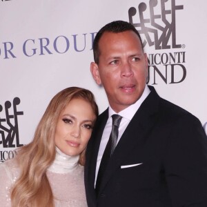 Jennifer Lopez et son compagnon Alex Rodriguez lors du 33ème dîner annuel des grandes légendes du sport au profit du Buoniconti Fund to Cure Paralysis à New York City, New York, Etats-Unis, le 24 septembre 2018.