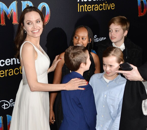 Angelina Jolie et ses enfants Zahara, Shiloh, Vivienne et Knox Jolie-Pitt à la première de Dumbo à Hollywood, Los Angeles, le 11 mars 2019
