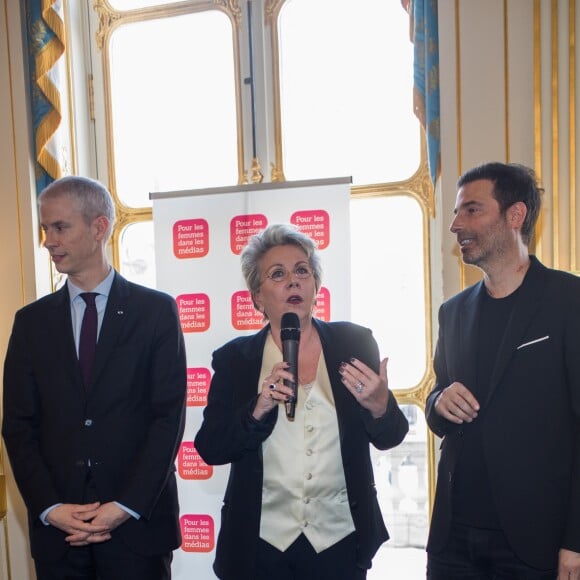 Franck Riester, ministre de la culture, Françoise Laborde, Richard Orlinski lors de la signature au ministère de la Culture de la Charte PFDM " Pour les femmes dans les médias ", contre le harcèlement et les agissements sexistes dans les médias le 13 mars 2019. ©Cyril Moreau / Bestimage