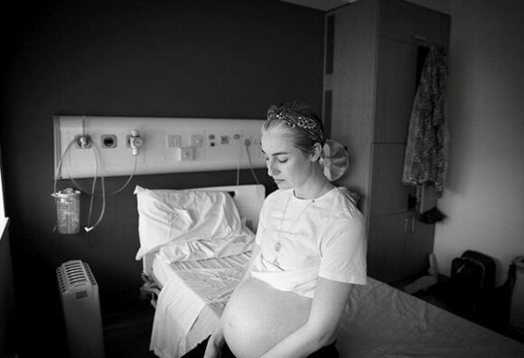 Erin O'Connor, enceinte. Mars 2019.