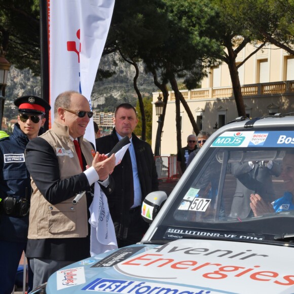 Le prince Albert II de Monaco a donné le départ de la 29ème édition du Rallye Aïcha des Gazelles catégorie E-Gazelle VINCI Immobilier sur la Place du Palais de Monaco le 16 mars 2019, quelques heures avant le départ officiel depuis la Promenade des Anglais à Nice. Le Rallye Aïcha des Gazelles du Maroc est le seul Rallye-Raid hors-piste 100% féminin au monde. © Bruno Bebert / Bestimage