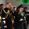 Le prince William et Kate Middleton, duchesse de Cambridge, boivent une bière aux baraques de Calvary après la parade de Saint-Patrick. Londres, le 17 mars 2019.