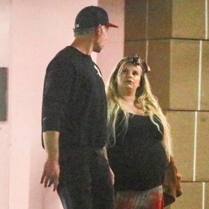 Exclusif - Jessica Simpson enceinte se rend chez son docteur avec son mari Eric Johnson à Los Angeles le 6 février 2019.