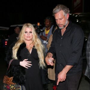 Jessica Simpson très enceinte et son mari Eric Johnson sont allés assister au concert de Ashlee Simpson et son mari Evan Ross à The Roxy à West Hollywood, Los Angeles, le 18 janvier 2019