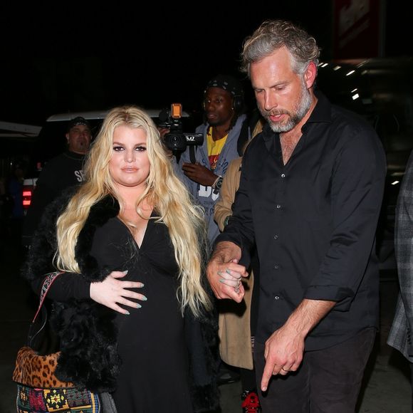 Jessica Simpson très enceinte et son mari Eric Johnson sont allés assister au concert de Ashlee Simpson et son mari Evan Ross à The Roxy à West Hollywood, Los Angeles, le 18 janvier 2019