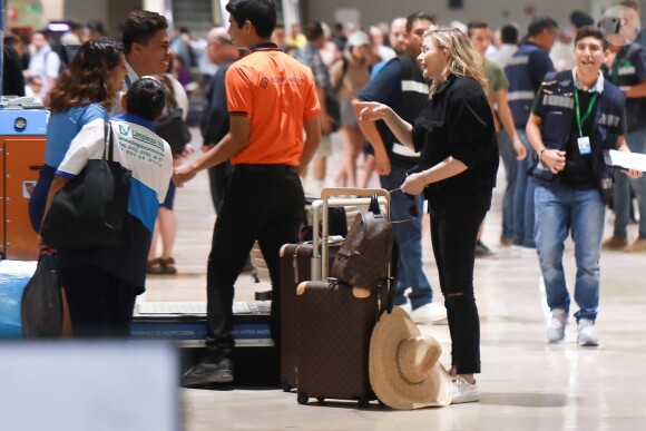 Exclusif - Chloë Grace Moretz et Kate Harrison arrivent à l'aéroport de Puerto Vallarta pour prendre l'avion. Le 19 mars 2019.