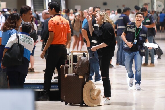 Exclusif - Chloë Grace Moretz et Kate Harrison arrivent à l'aéroport de Puerto Vallarta pour prendre l'avion. Le 19 mars 2019.