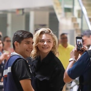 Exclusif - Chloë Grace Moretz et Kate Harrison arrivent à l'aéroport de Puerto Vallarta pour prendre l'avion. Le 19 mars 2019.