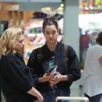 Exclusif - Chloë Grace Moretz et Kate Harrison arrivent à l'aéroport de Puerto Vallarta pour prendre l'avion. Le 19 mars 2019.