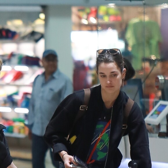 Exclusif - Chloë Grace Moretz et Kate Harrison arrivent à l'aéroport de Puerto Vallarta pour prendre l'avion. Le 19 mars 2019.