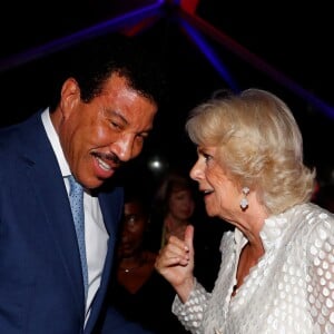 Camilla Parker Bowles, duchesse de Cornouailles, avec Lionel Richie Jones assistent à une réception à la résidence du Premier ministre au palais Ilaro Court à Bridgetown, la Barbade, le 19 mars 2019.